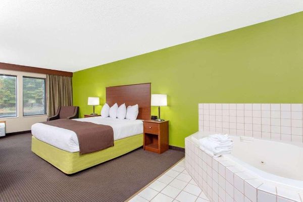 AMERICINN BY WYNDHAM BLACK RIV (Black River Falls)